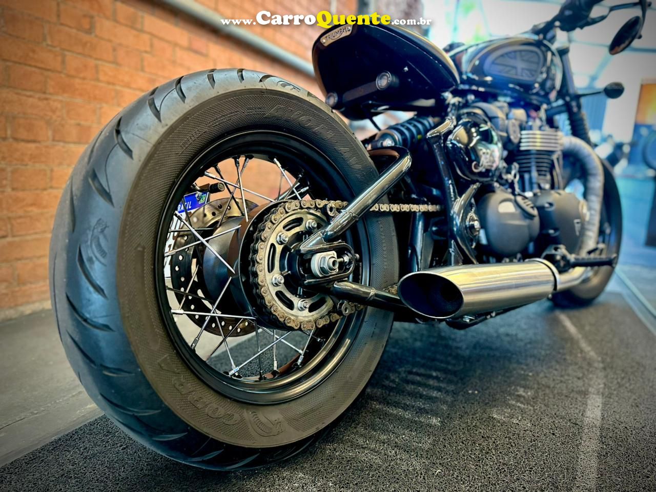 TRIUMPH BONNEVILLE BOBBER 1200 2017 - Loja