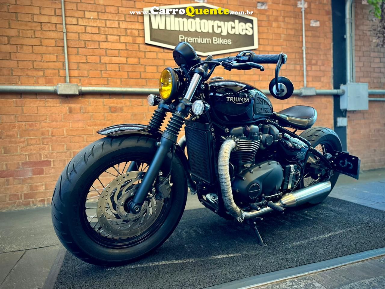 TRIUMPH BONNEVILLE BOBBER 1200 2017 - Loja