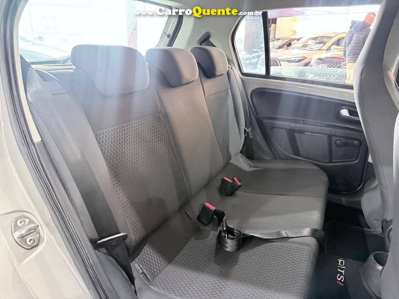 VOLKSWAGEN CROSS UP 1.0 MPI 12V 2016 - Loja