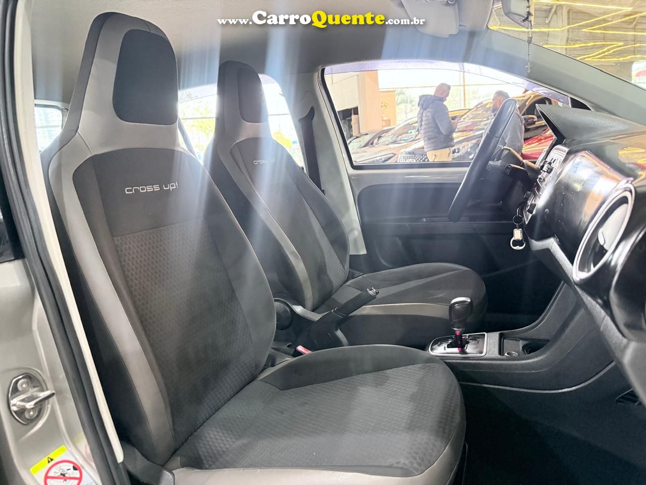 VOLKSWAGEN CROSS UP 1.0 MPI 12V 2016 - Loja