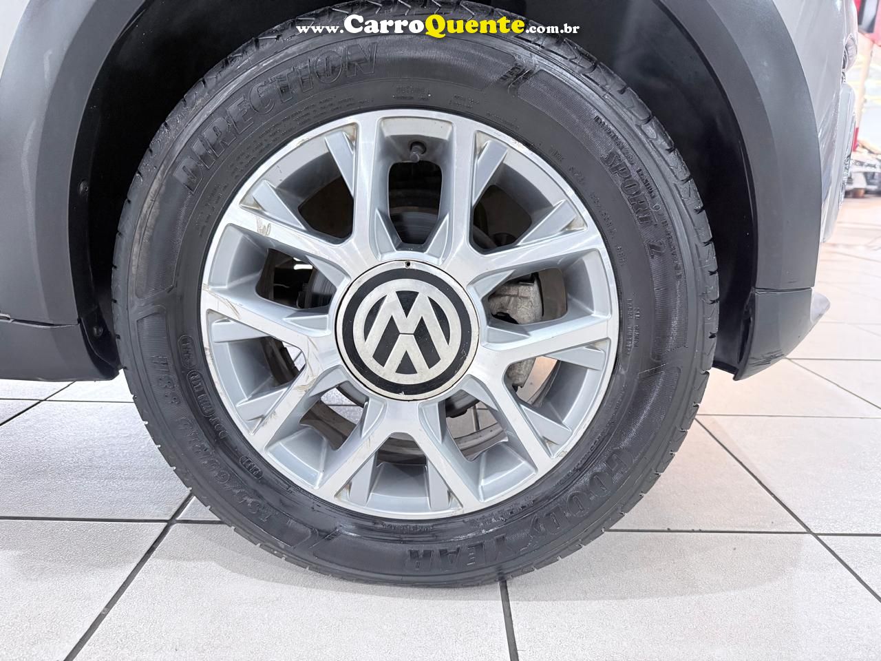 VOLKSWAGEN CROSS UP 1.0 MPI 12V 2016 - Loja