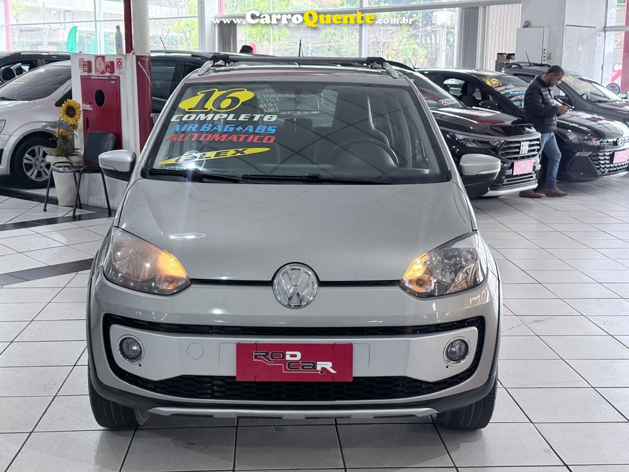 VOLKSWAGEN CROSS UP 1.0 MPI 12V 2016 - Loja