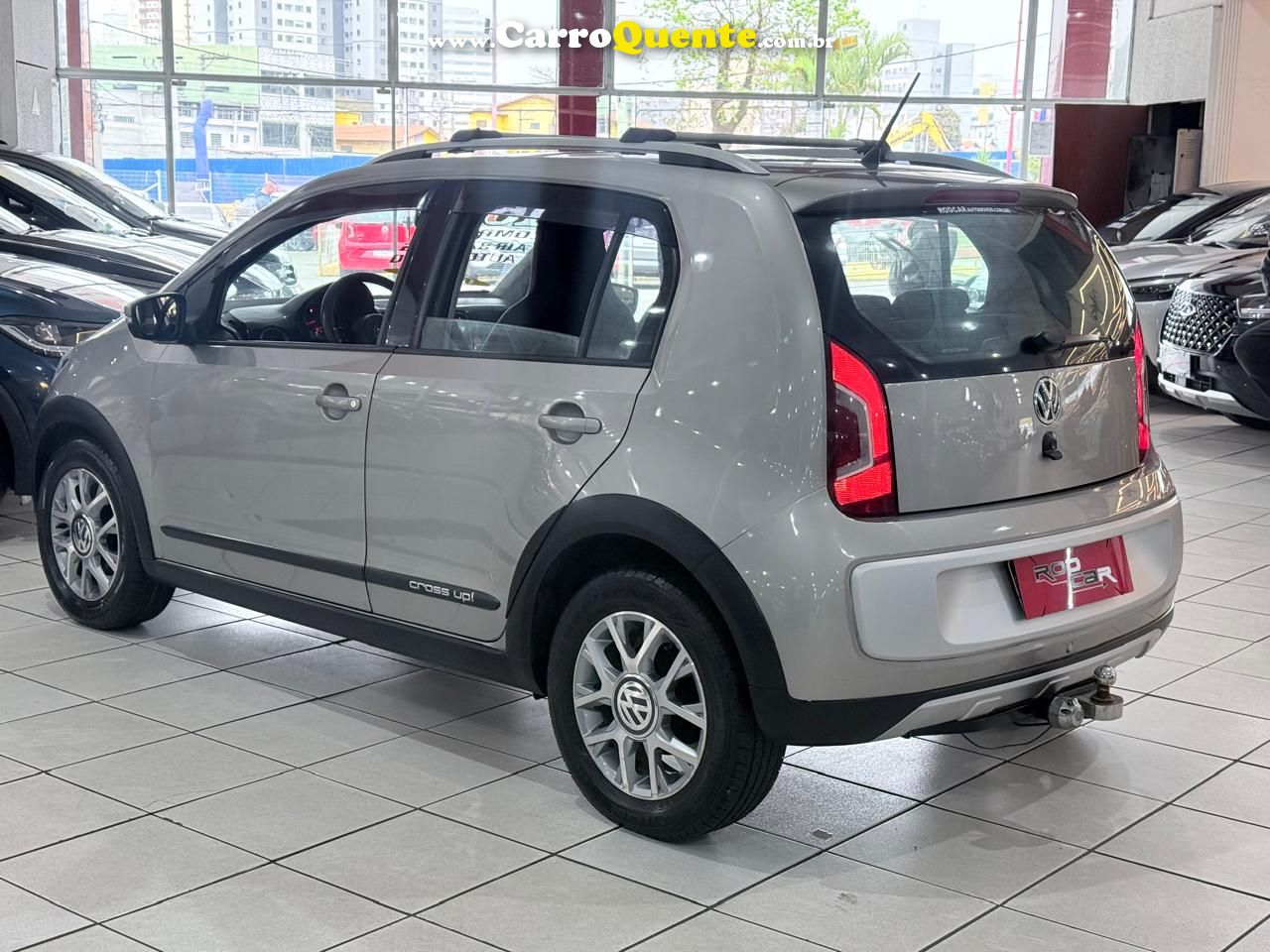 VOLKSWAGEN CROSS UP 1.0 MPI 12V 2016 - Loja