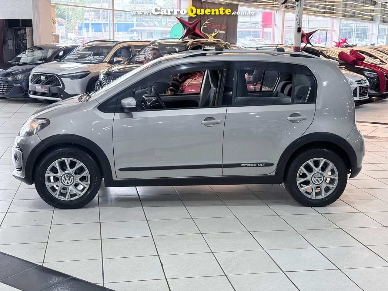 VOLKSWAGEN CROSS UP 1.0 MPI 12V 2016 - Loja