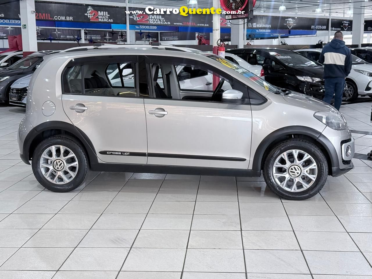 VOLKSWAGEN CROSS UP 1.0 MPI 12V 2016 - Loja