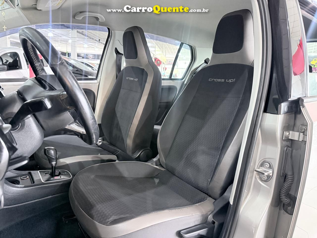 VOLKSWAGEN CROSS UP 1.0 MPI 12V 2016 - Loja