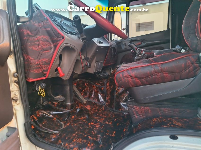 Mercedes-Benz 1720 MB 1720 3-Eixos baú - Loja