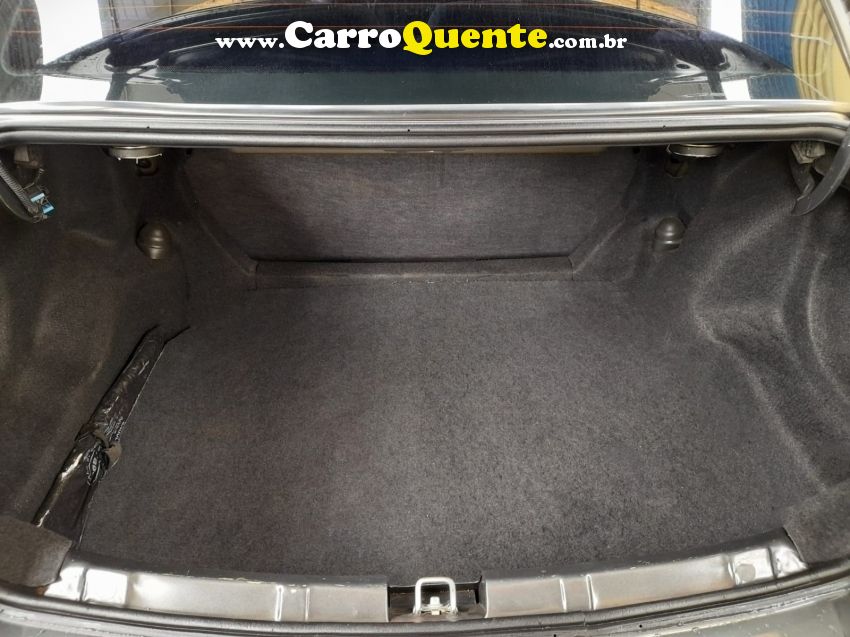Chevrolet CORSA 1.0 MPFI MILENIUM II SEDAN 8V GASOLINA 4P MANUAL - Loja