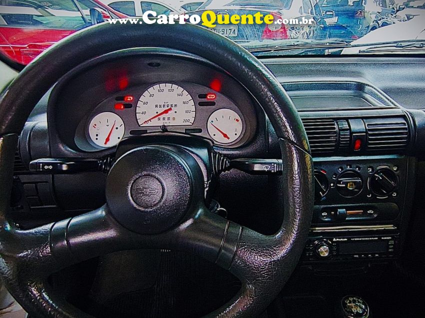 Chevrolet CORSA 1.0 MPFI MILENIUM II SEDAN 8V GASOLINA 4P MANUAL - Loja