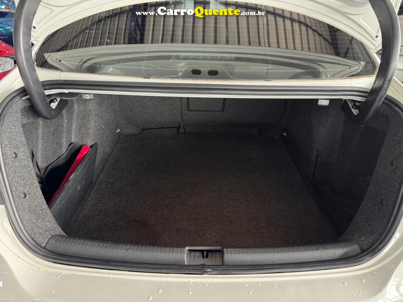 VOLKSWAGEN JETTA 2.0 COMFORTLINE 120CV 2014 - Loja