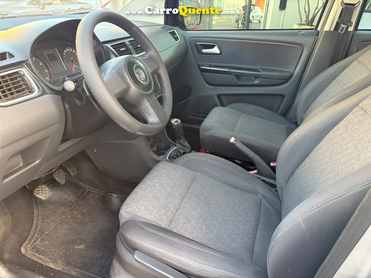 VOLKSWAGEN FOX 1.6 MI 8V 2013 - Loja
