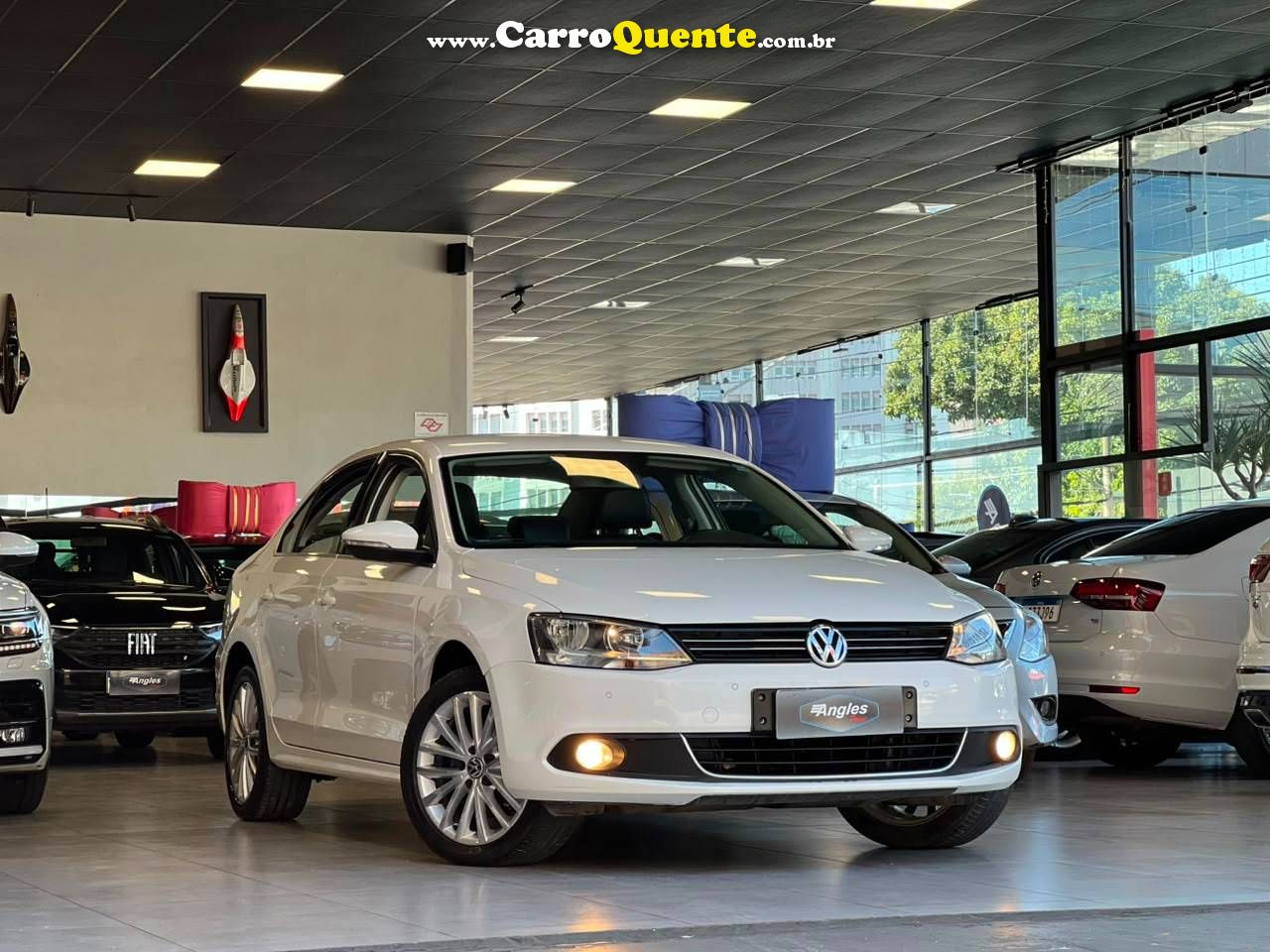 VOLKSWAGEN JETTA 2.0 TSI HIGHLINE 200CV 2012 - Loja