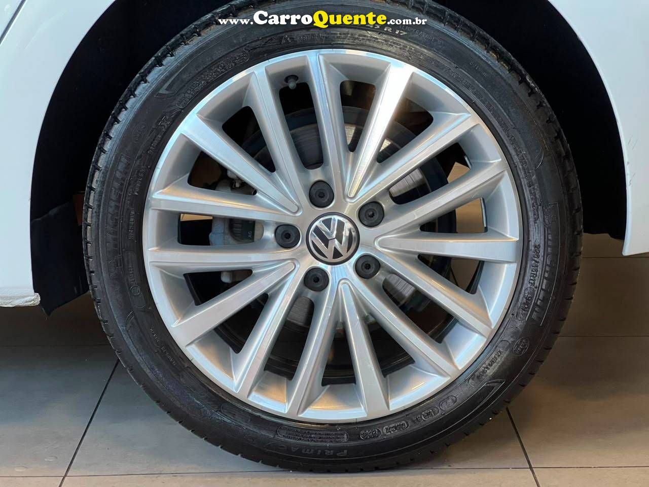 VOLKSWAGEN JETTA 2.0 TSI HIGHLINE 200CV 2012 - Loja