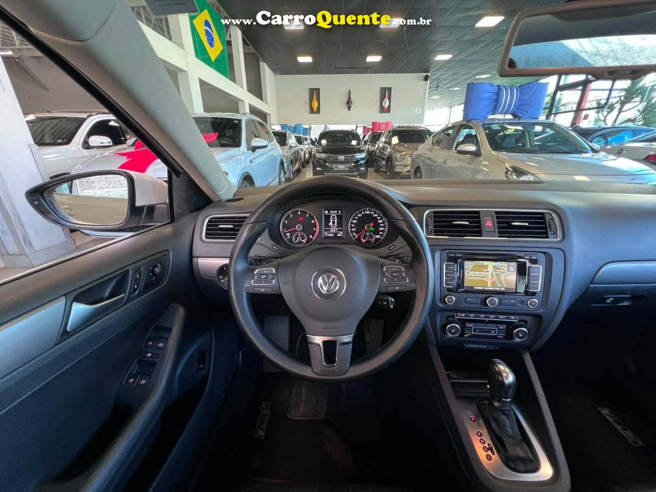 VOLKSWAGEN JETTA 2.0 TSI HIGHLINE 200CV 2012 - Loja