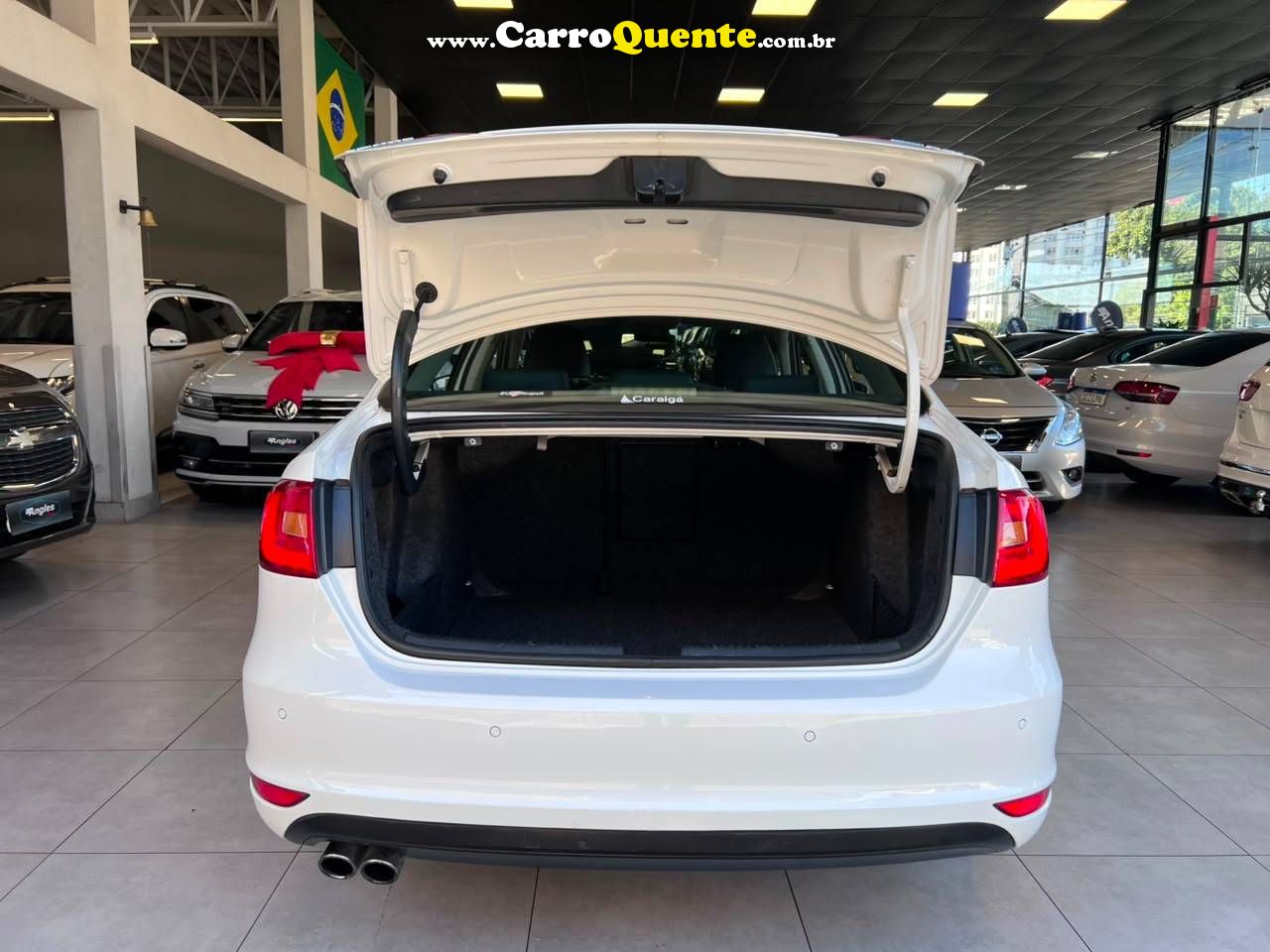 VOLKSWAGEN JETTA 2.0 TSI HIGHLINE 200CV 2012 - Loja