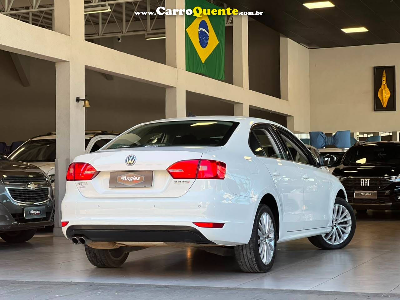 VOLKSWAGEN JETTA 2.0 TSI HIGHLINE 200CV 2012 - Loja