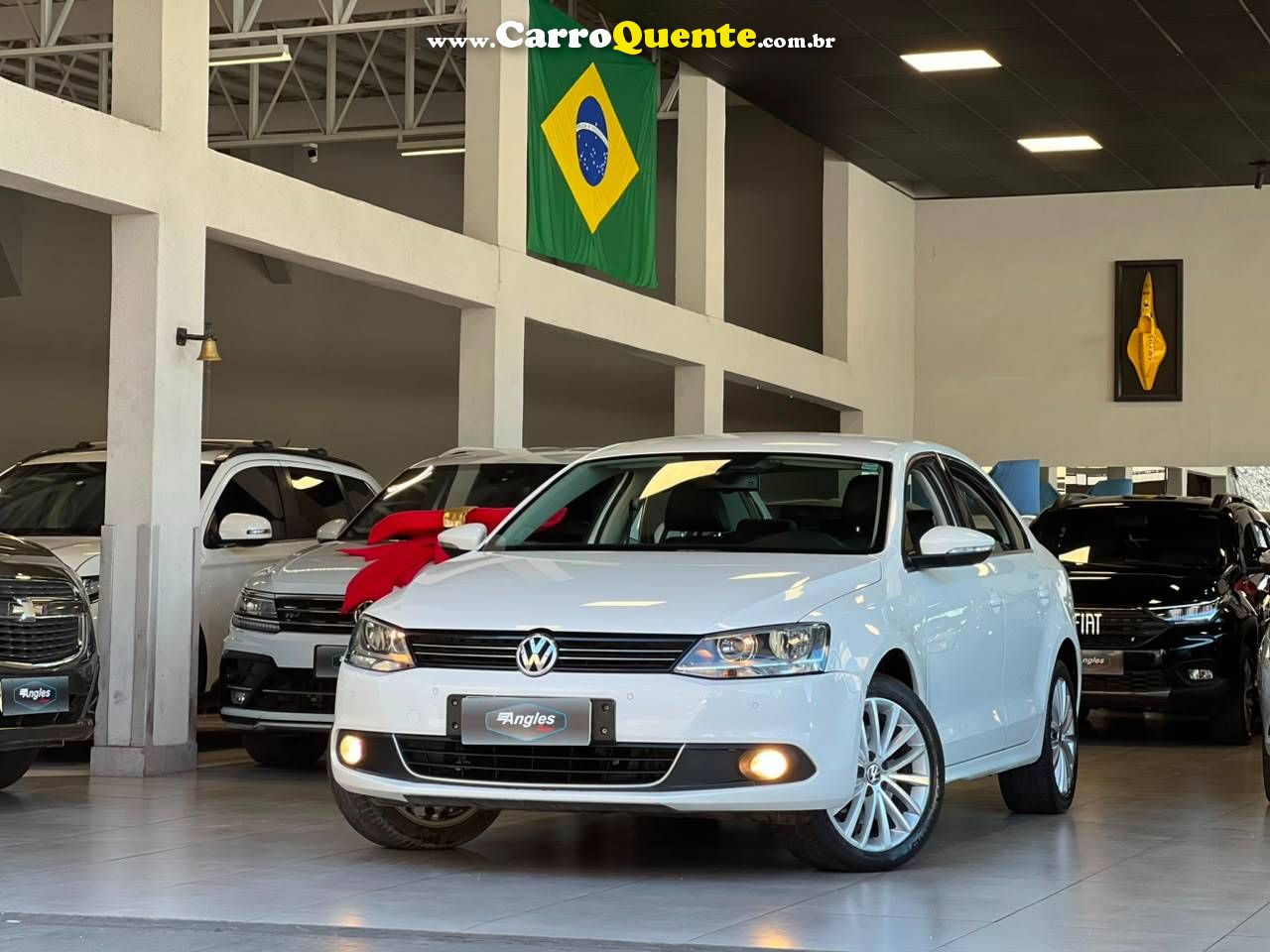 VOLKSWAGEN JETTA 2.0 TSI HIGHLINE 200CV 2012 - Loja