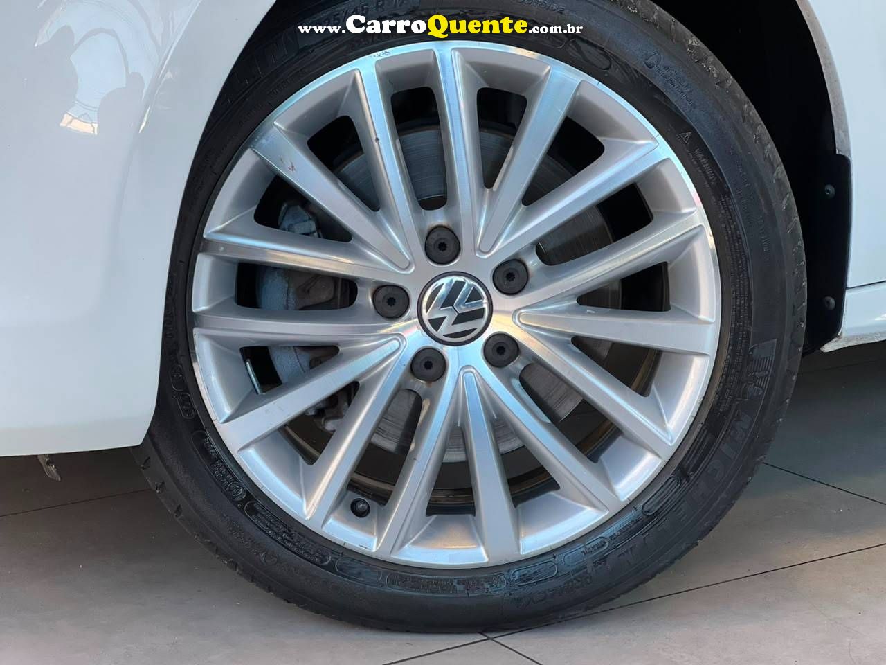 VOLKSWAGEN JETTA 2.0 TSI HIGHLINE 200CV 2012 - Loja