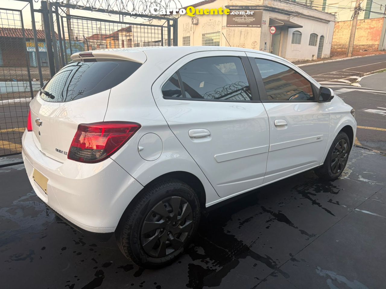 CHEVROLET ONIX 1.4 MPFI LT 8V 2015 - Loja