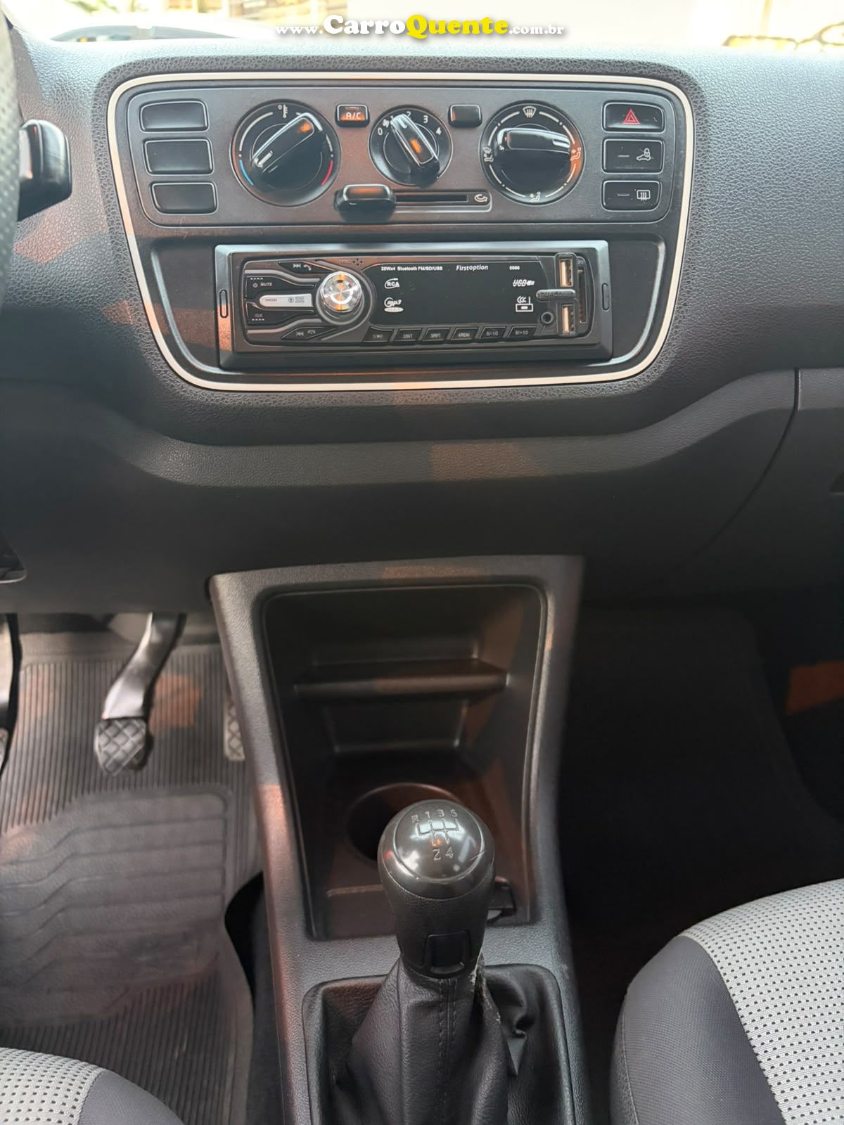 VOLKSWAGEN UP 1.0 MPI TAKE UP 12V 2015 - Loja