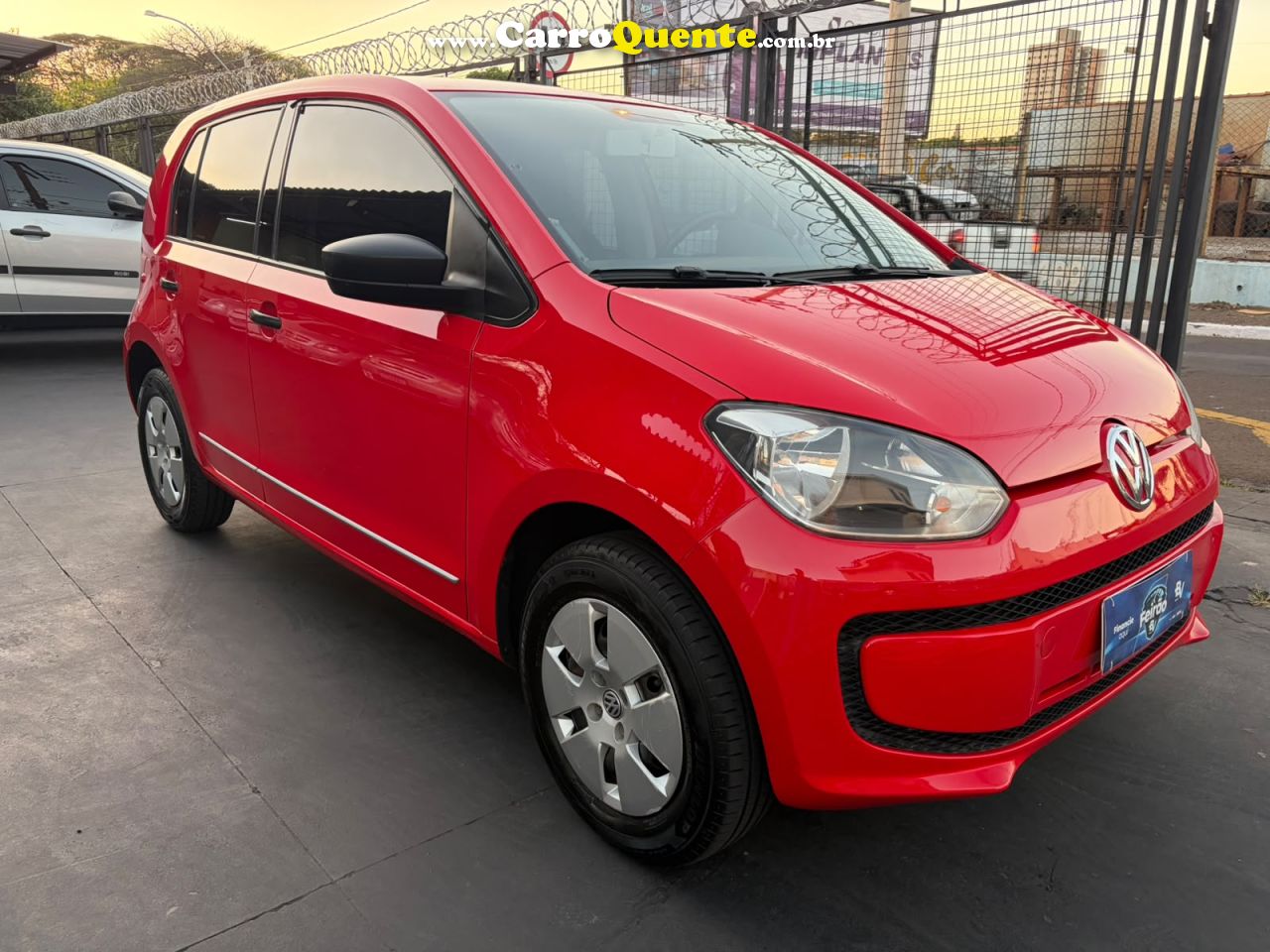 VOLKSWAGEN UP 1.0 MPI TAKE UP 12V 2015 - Loja
