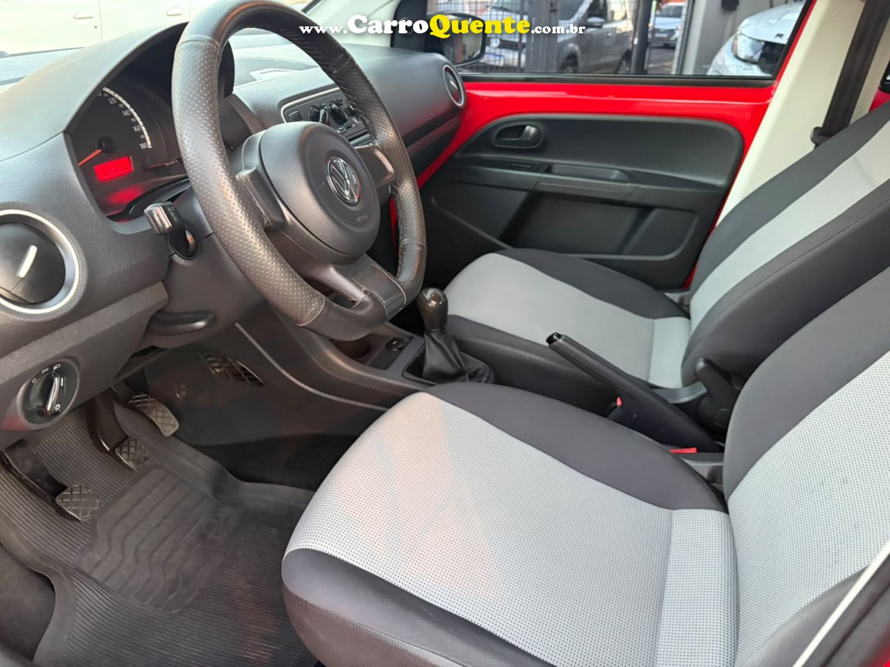 VOLKSWAGEN UP 1.0 MPI TAKE UP 12V 2015 - Loja