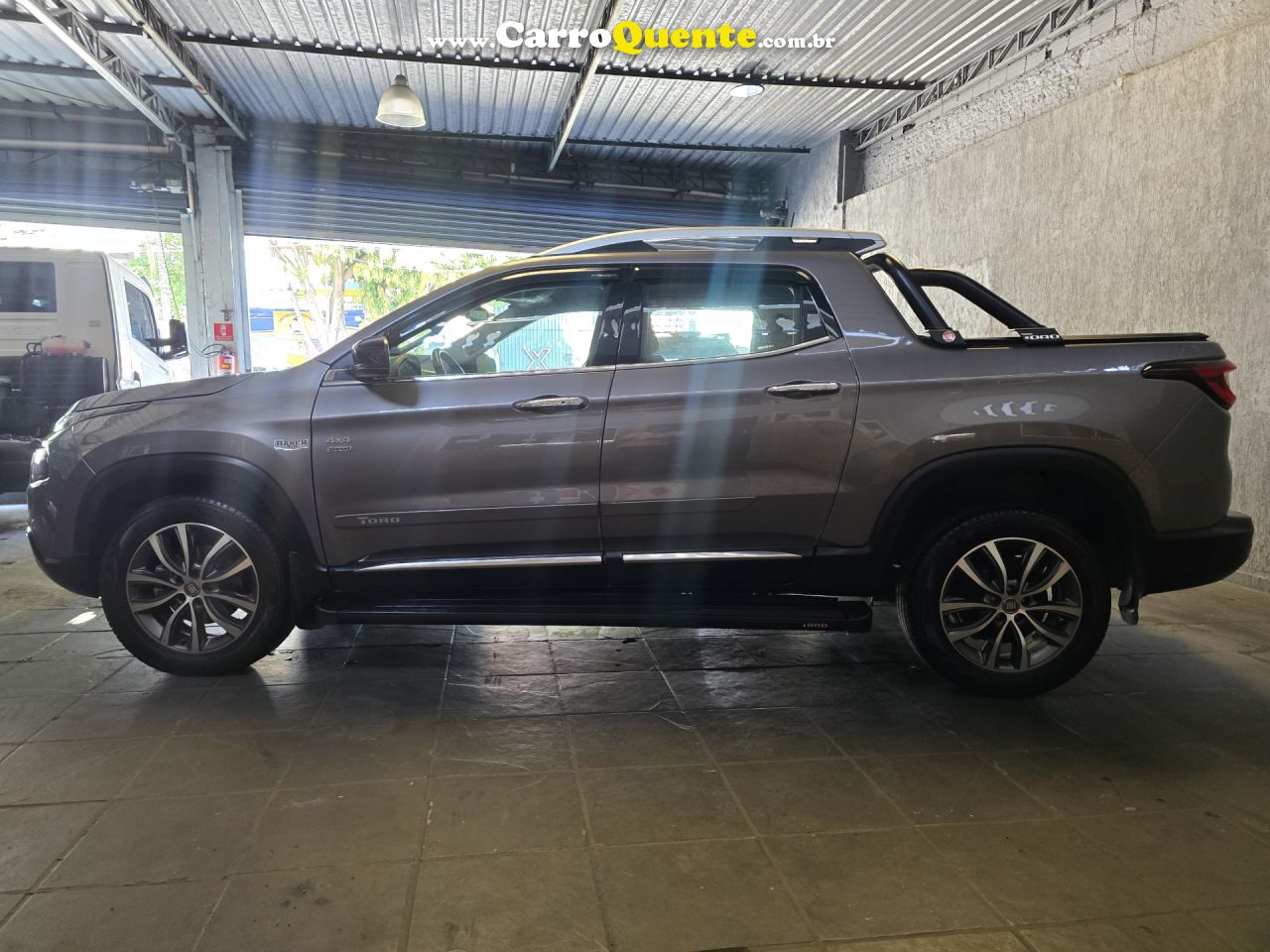 FIAT   TORO VOLCANO 2.0 16V 4X4 TB DIESEL AUT.   CINZA 2019 2.0 DIESEL - Loja