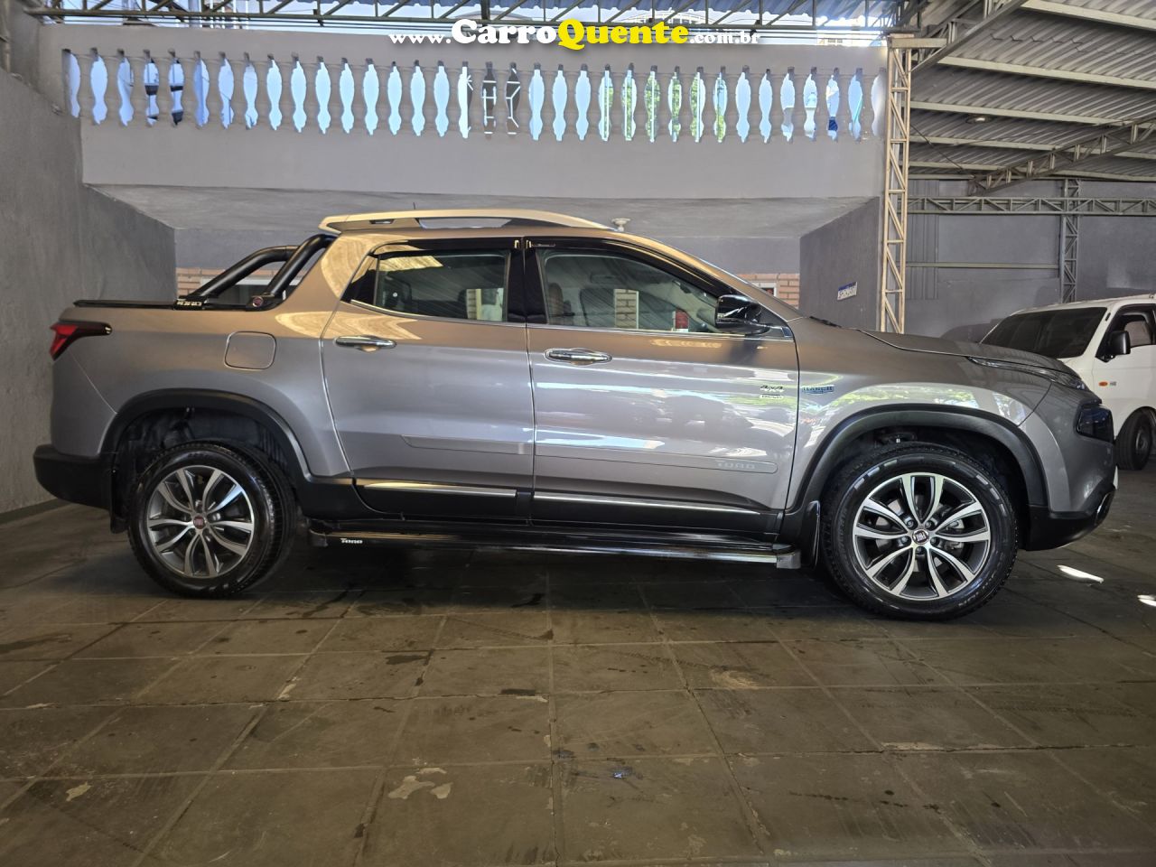FIAT   TORO VOLCANO 2.0 16V 4X4 TB DIESEL AUT.   CINZA 2019 2.0 DIESEL - Loja