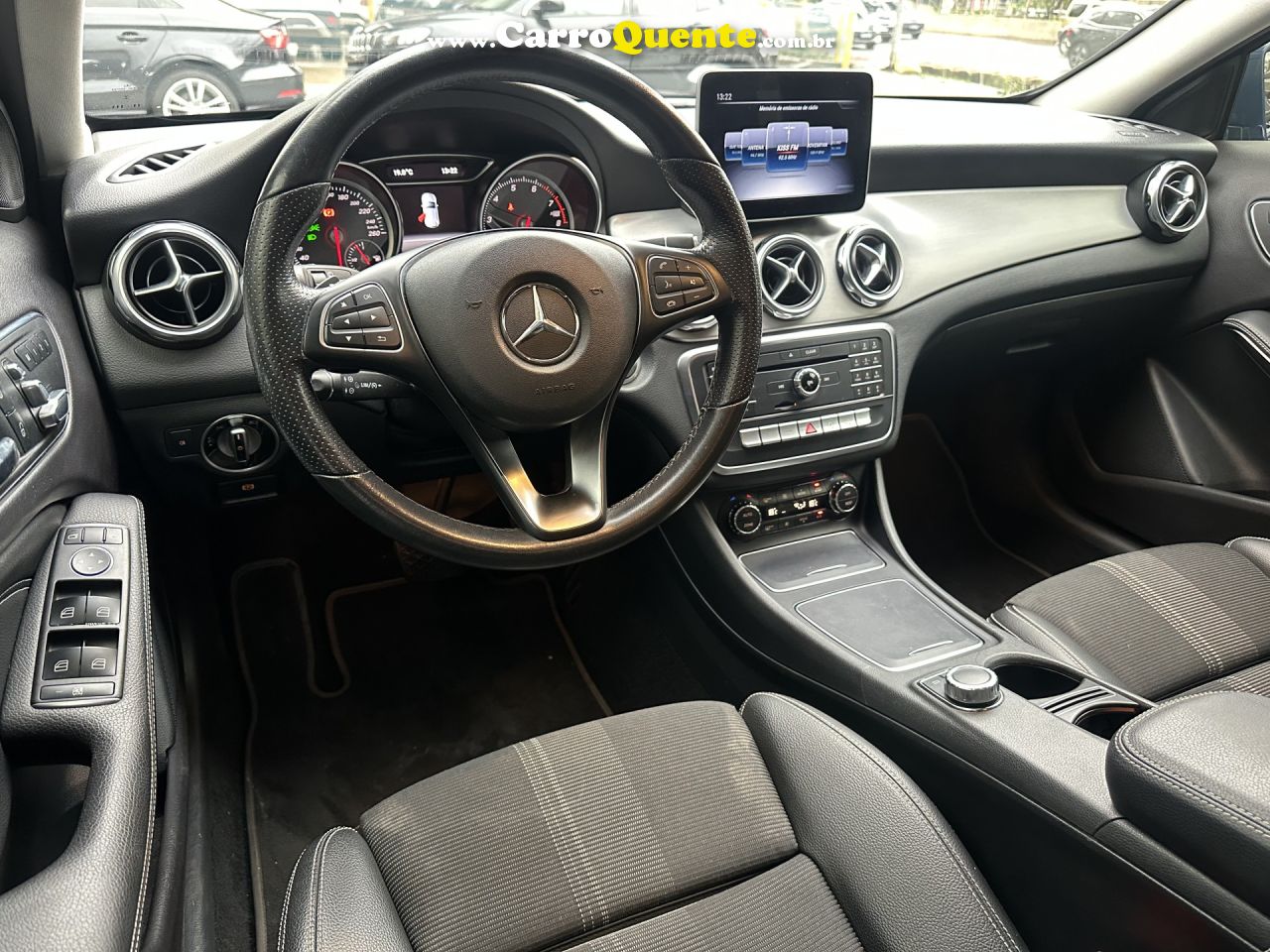 MERCEDES-BENZ   GLA 200 STYLE 1.6 TB 16VFLEX AUT.   AZUL 2020 1.6 FLEX - Loja