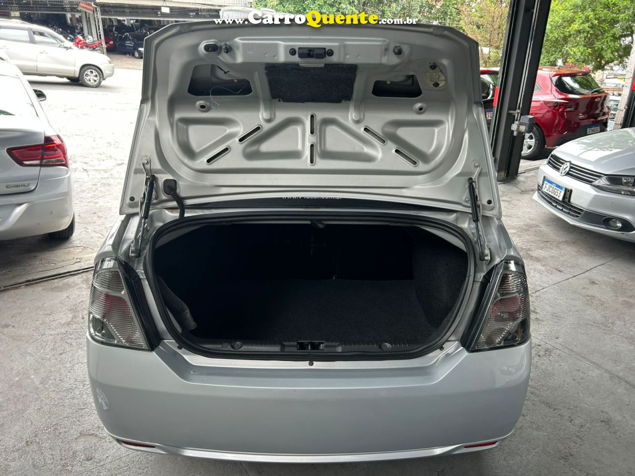 FORD   FIESTA SEDAN SE 1.6 8V FLEX 4P   PRATA 2014 1.6 FLEX - Loja