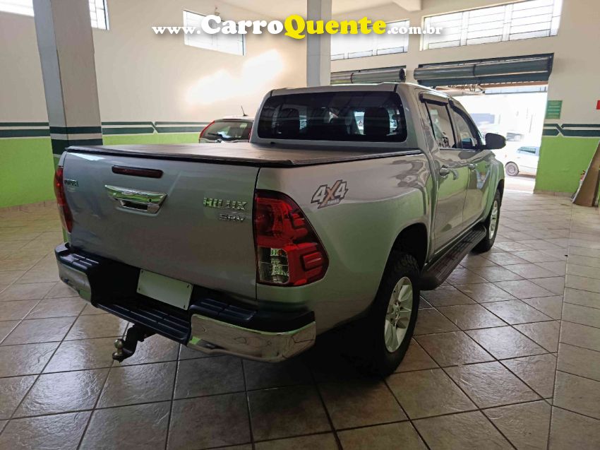 Toyota HILUX 2.8 SR 4X4 CD 16V DIESEL 4P AUTOMÁTICO - Loja