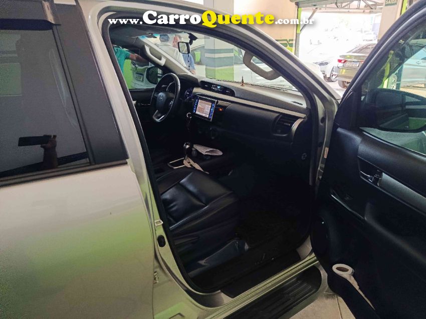 Toyota HILUX 2.8 SR 4X4 CD 16V DIESEL 4P AUTOMÁTICO - Loja