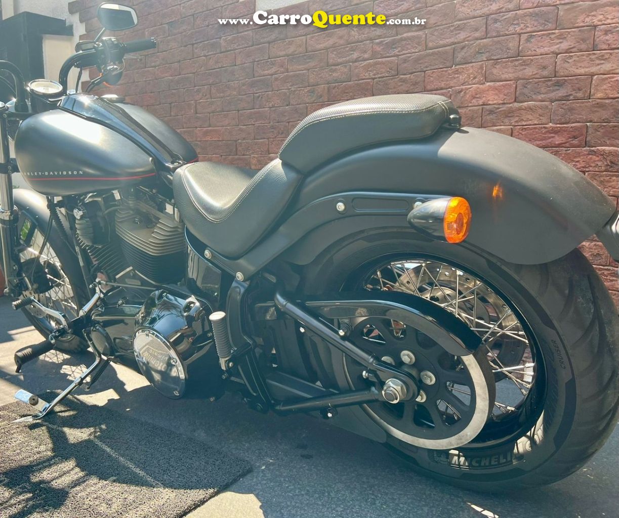 HARLEY-DAVIDSON SOFTAIL BLACKLINE 2012 - Loja