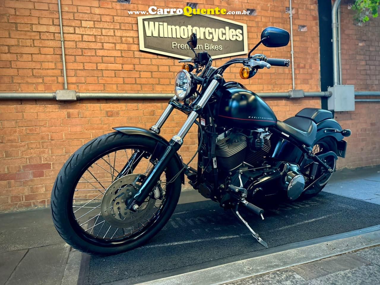 HARLEY-DAVIDSON SOFTAIL BLACKLINE 2012 - Loja