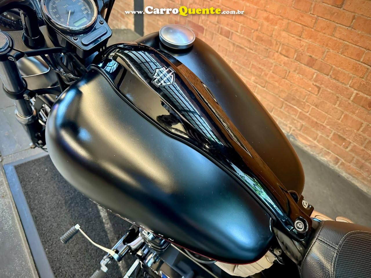 HARLEY-DAVIDSON SOFTAIL BLACKLINE 2012 - Loja