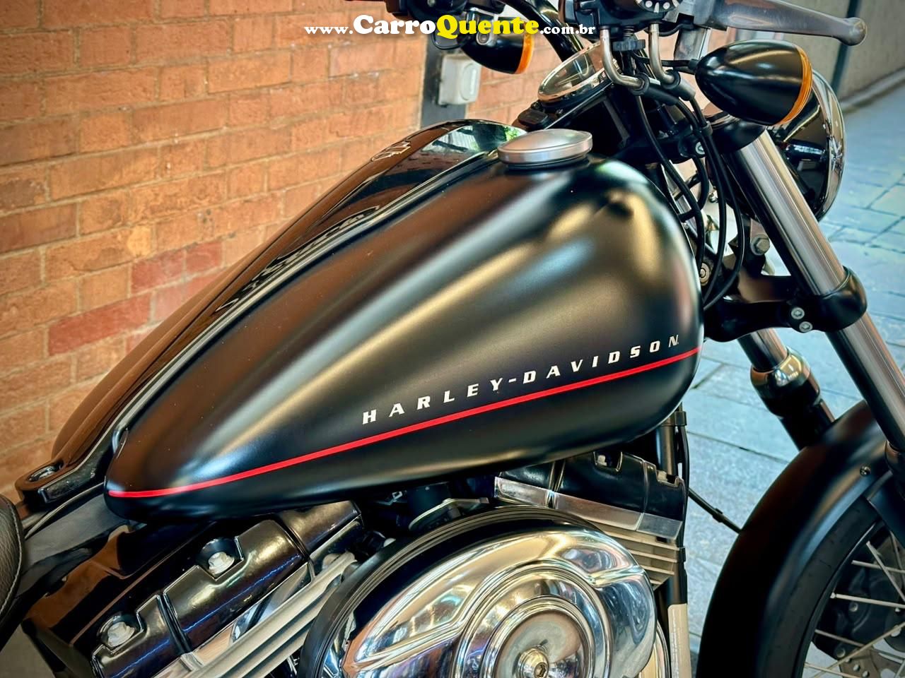 HARLEY-DAVIDSON SOFTAIL BLACKLINE 2012 - Loja