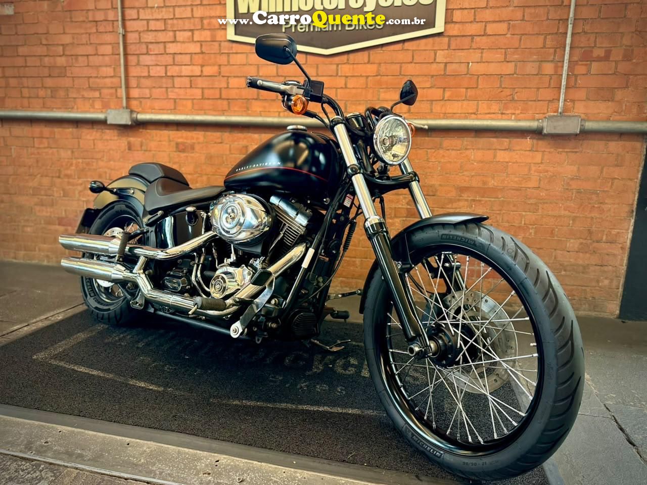HARLEY-DAVIDSON SOFTAIL BLACKLINE 2012 - Loja