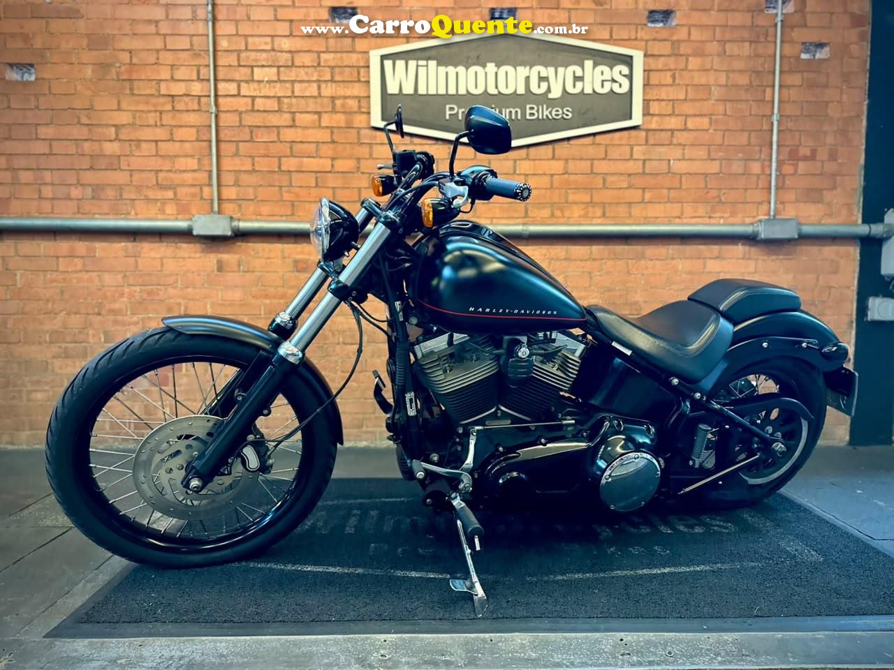HARLEY-DAVIDSON SOFTAIL BLACKLINE 2012 - Loja