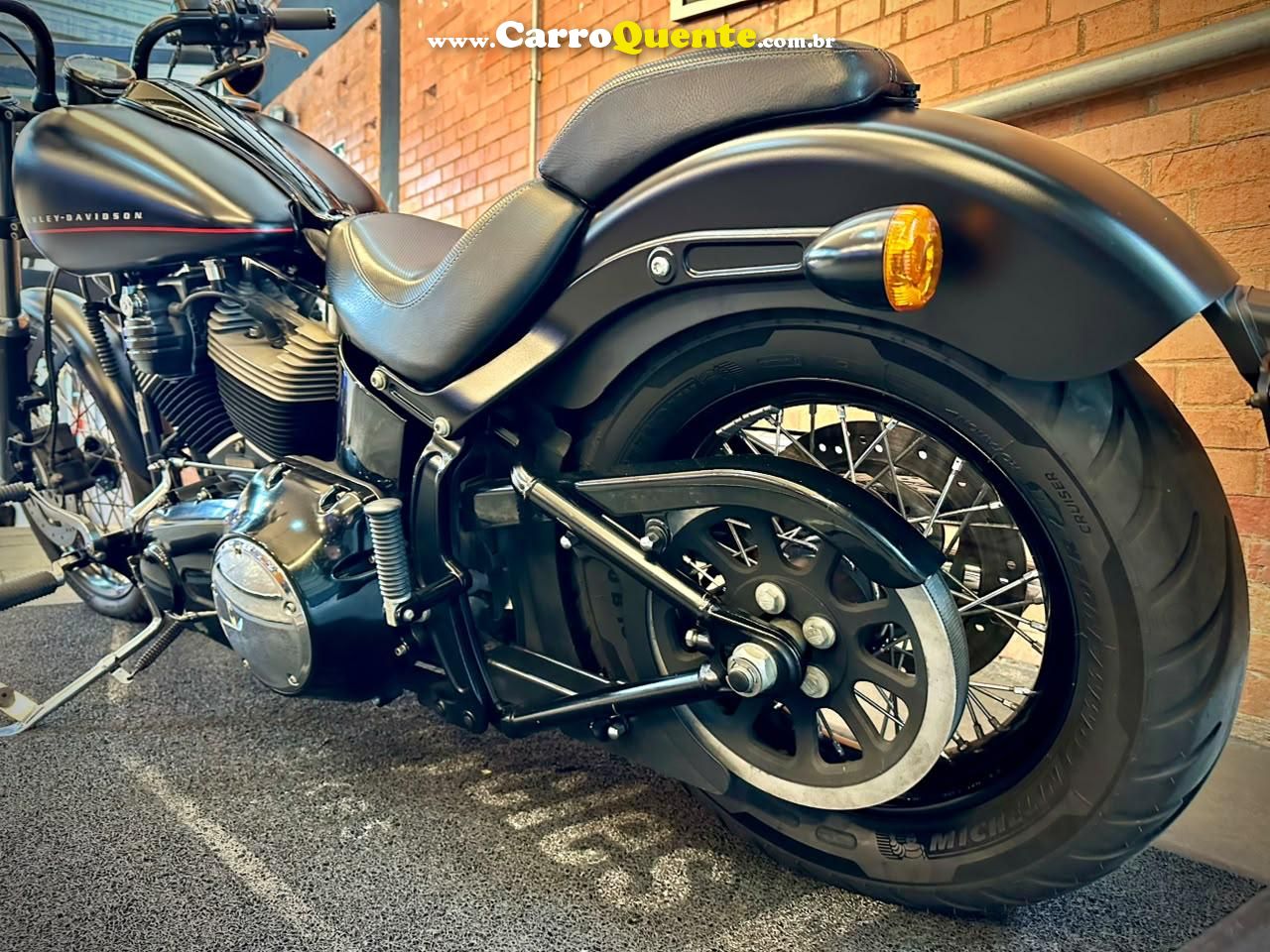 HARLEY-DAVIDSON SOFTAIL BLACKLINE 2012 - Loja