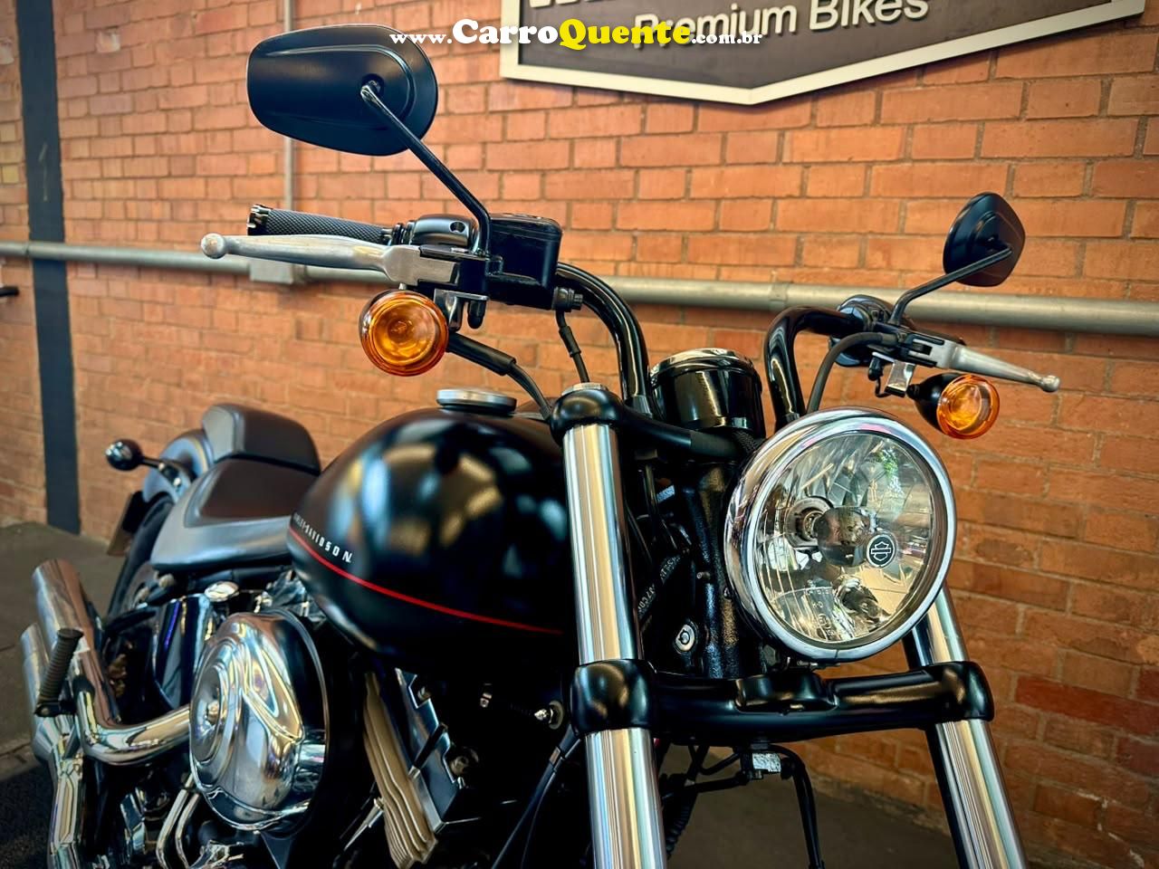 HARLEY-DAVIDSON SOFTAIL BLACKLINE 2012 - Loja