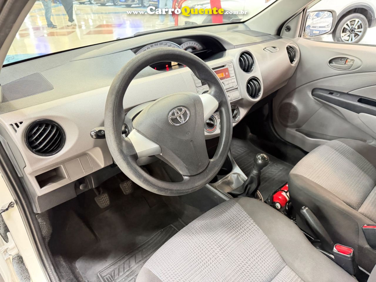TOYOTA ETIOS 1.3 XS 16V 2013 - Loja