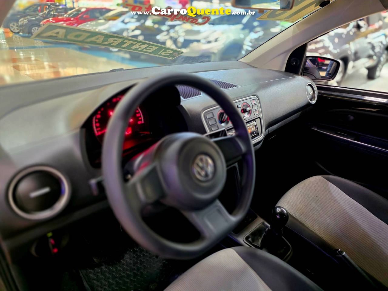 VOLKSWAGEN UP 1.0 MPI TAKE UP 12V 2015 - Loja
