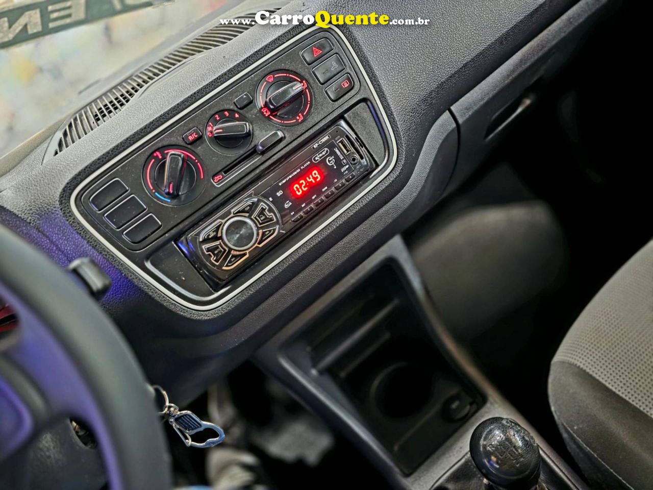 VOLKSWAGEN UP 1.0 MPI TAKE UP 12V 2015 - Loja