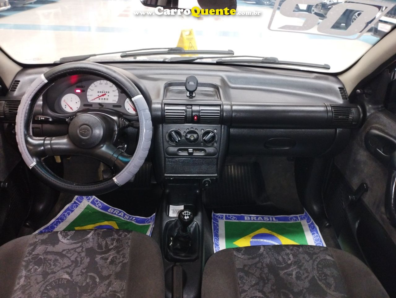 CHEVROLET CORSA 1.0 MPFI MILENIUM SEDAN 8V 2002 - Loja