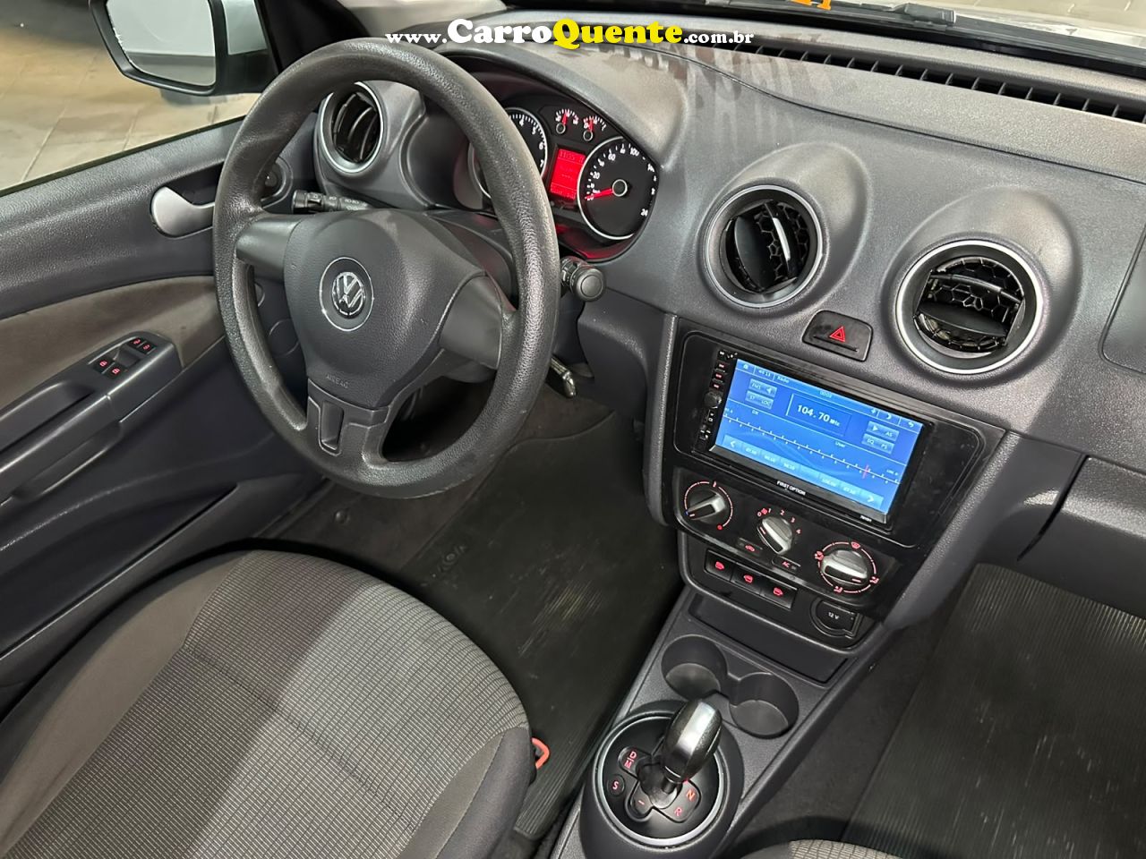VOLKSWAGEN VOYAGE 1.6 MI TREND 8V 2013 - Loja