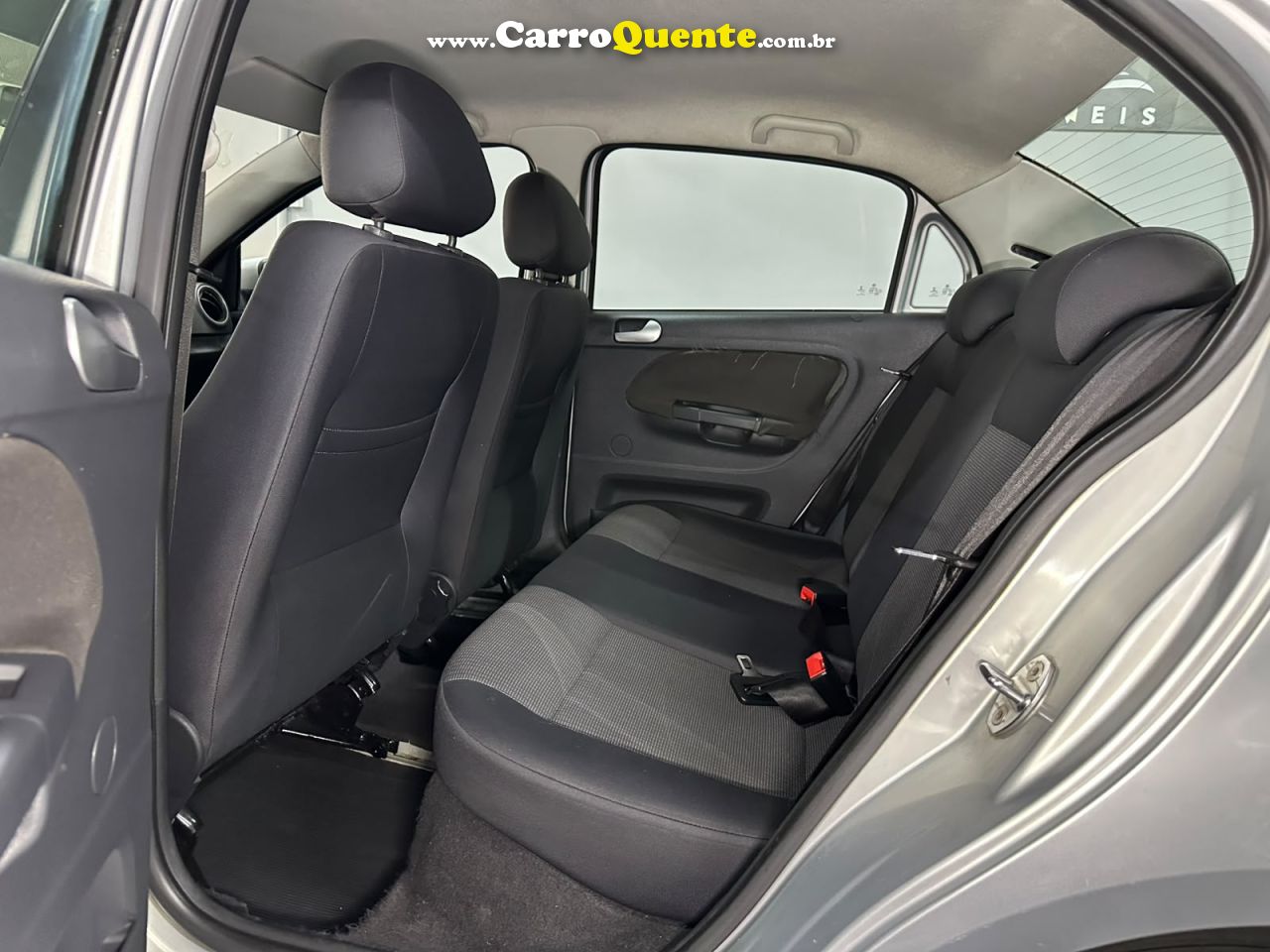 VOLKSWAGEN VOYAGE 1.6 MI TREND 8V 2013 - Loja