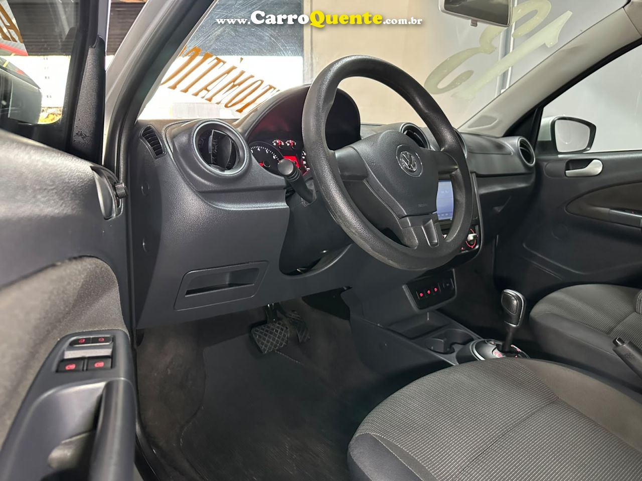 VOLKSWAGEN VOYAGE 1.6 MI TREND 8V 2013 - Loja