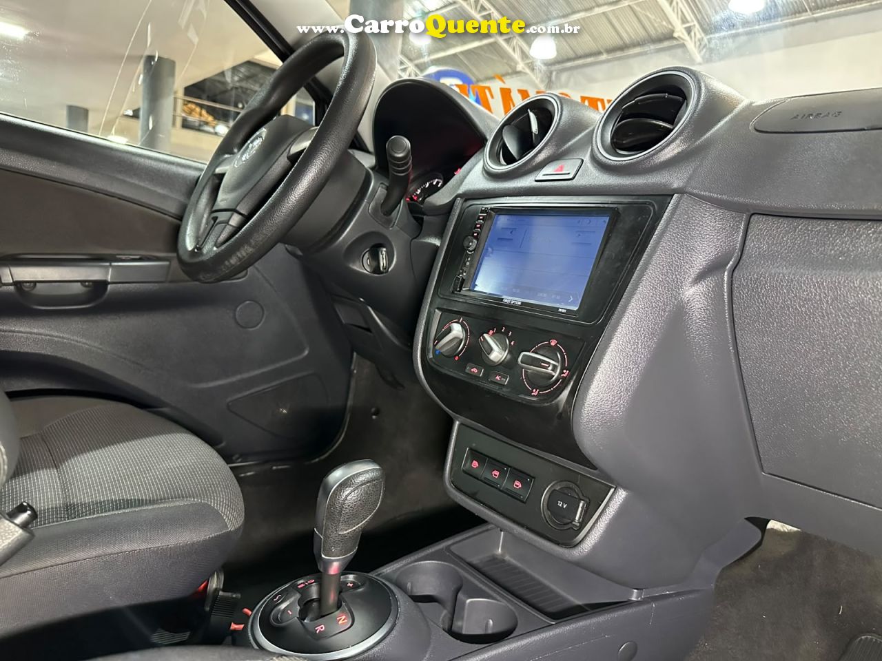 VOLKSWAGEN VOYAGE 1.6 MI TREND 8V 2013 - Loja