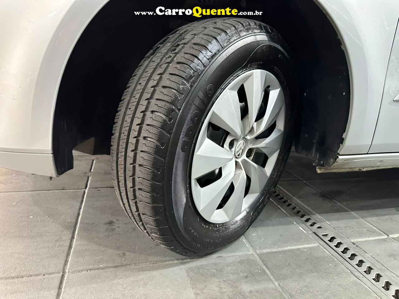 VOLKSWAGEN VOYAGE 1.6 MI TREND 8V 2013 - Loja