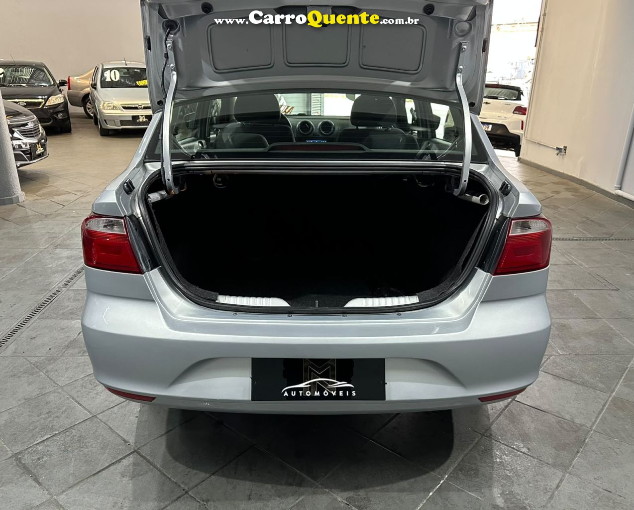 VOLKSWAGEN VOYAGE 1.6 MI TREND 8V 2013 - Loja